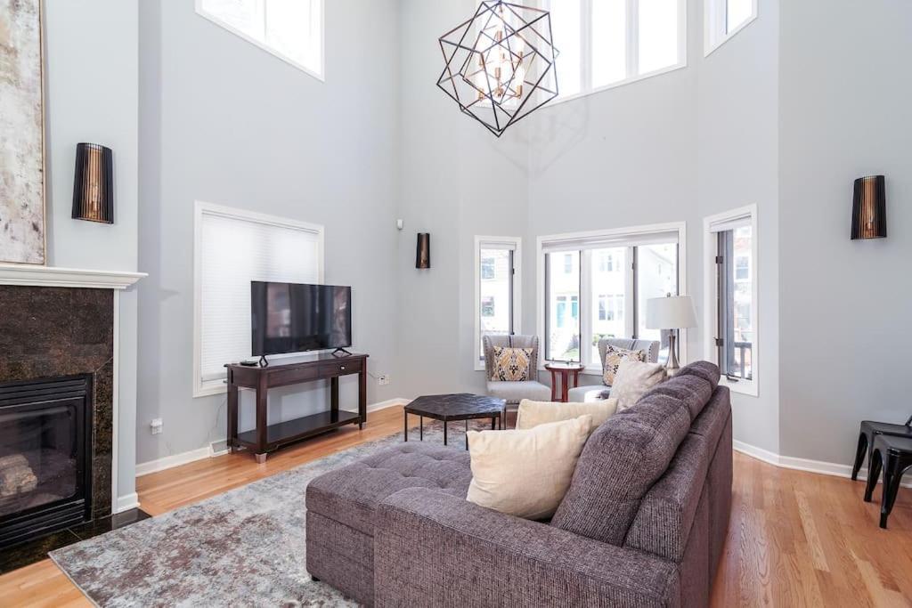 Eclectic Stylish And Cozy Milwaukee Unit Villa Eksteriør billede