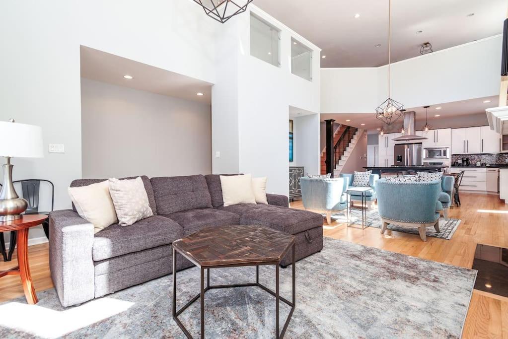 Eclectic Stylish And Cozy Milwaukee Unit Villa Eksteriør billede