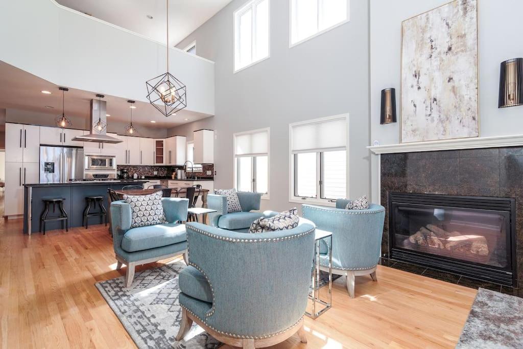 Eclectic Stylish And Cozy Milwaukee Unit Villa Eksteriør billede